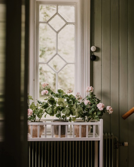 Tidstrogna möbler för hem med själ och historia