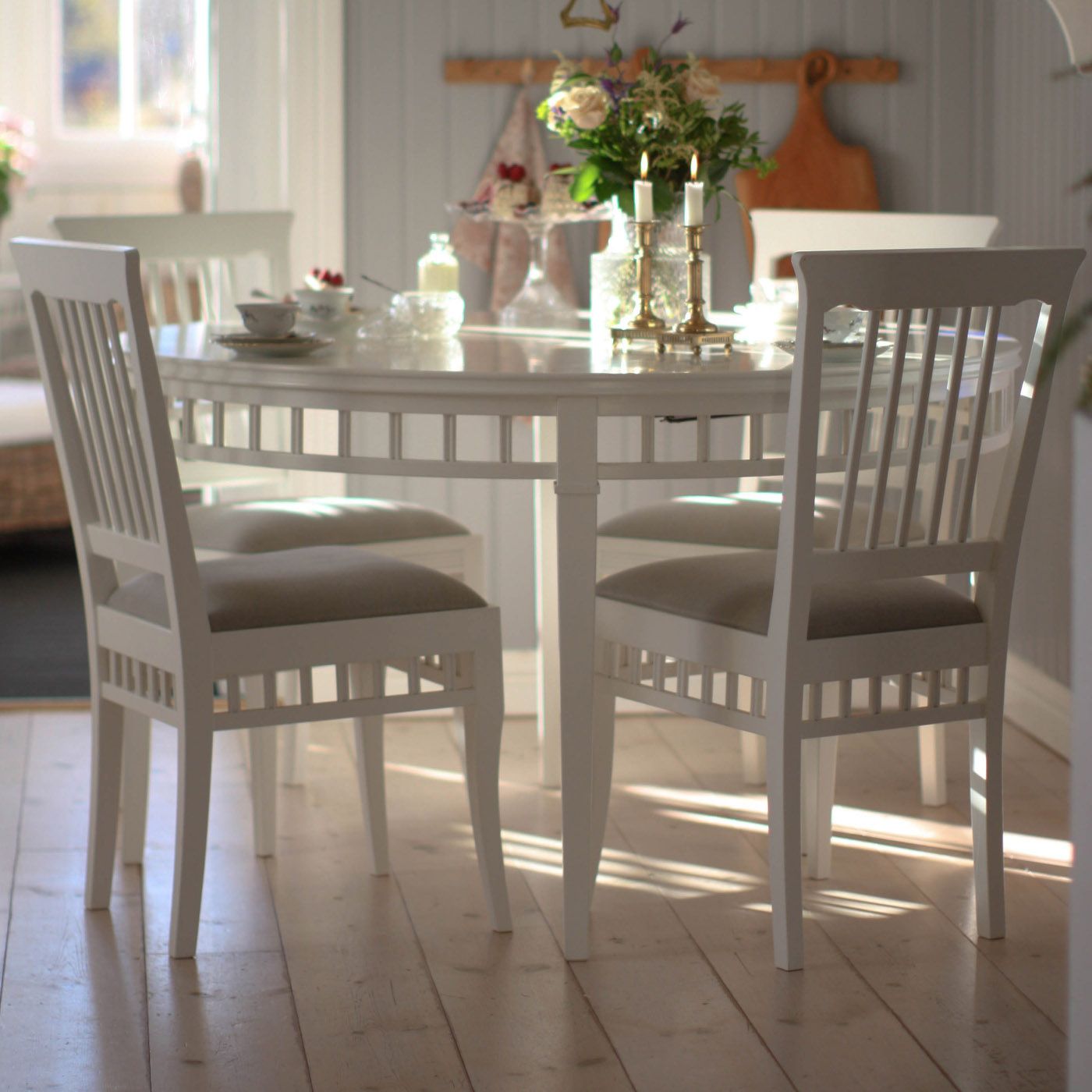 DINING TABLE ELIN WHITE ROUND CARLSHAGA