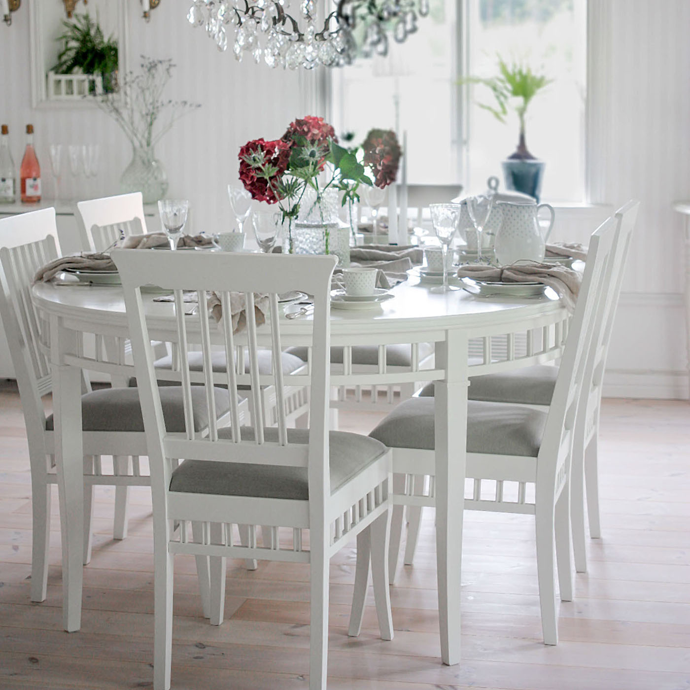 DINING TABLE ELIN WHITE OVAL CARLSHAGA