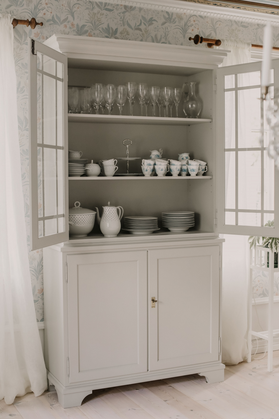 DISPLAY CABINET SELMA PEARL GREY CARLSHAGA