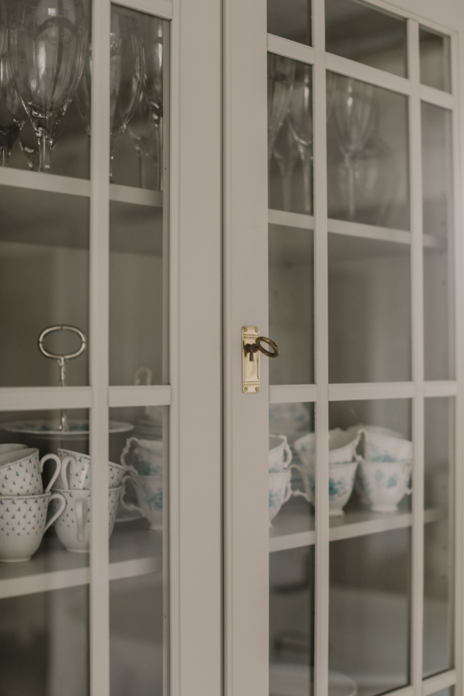 DISPLAY CABINET SELMA PEARL GREY CARLSHAGA