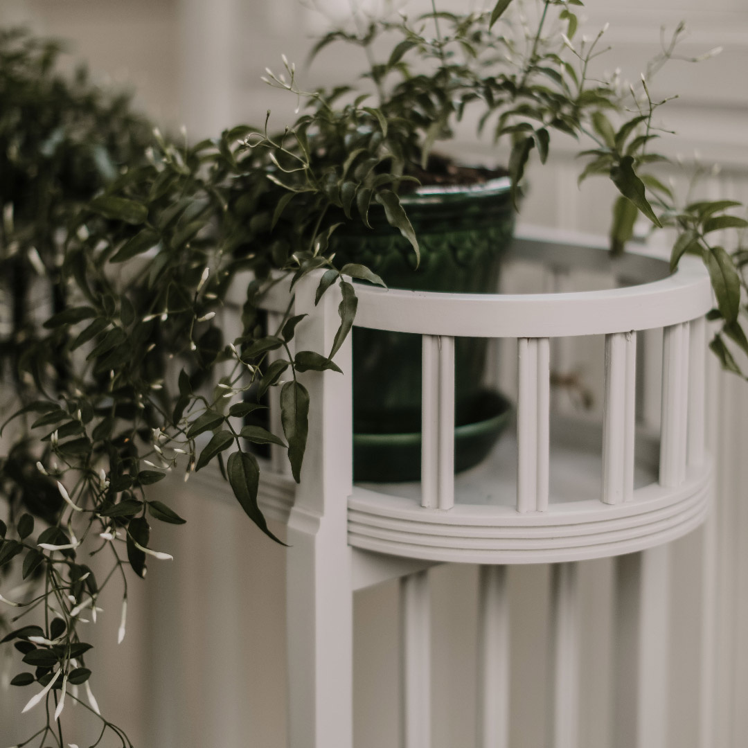 FLOWER TABLE ELLEN PEARL GREY CARLSHAGA