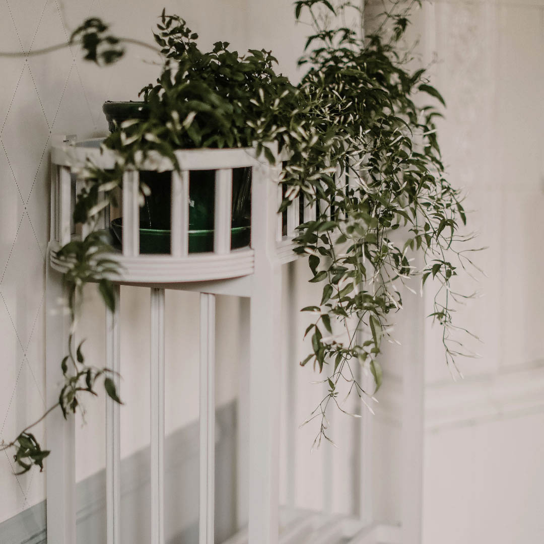 FLOWER TABLE ELLEN PEARL GREY CARLSHAGA
