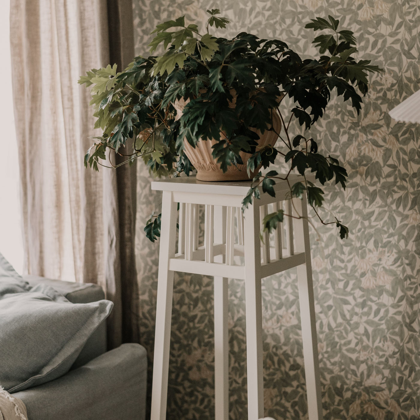 PEDESTAL ELSA WHITE CARLSHAGA