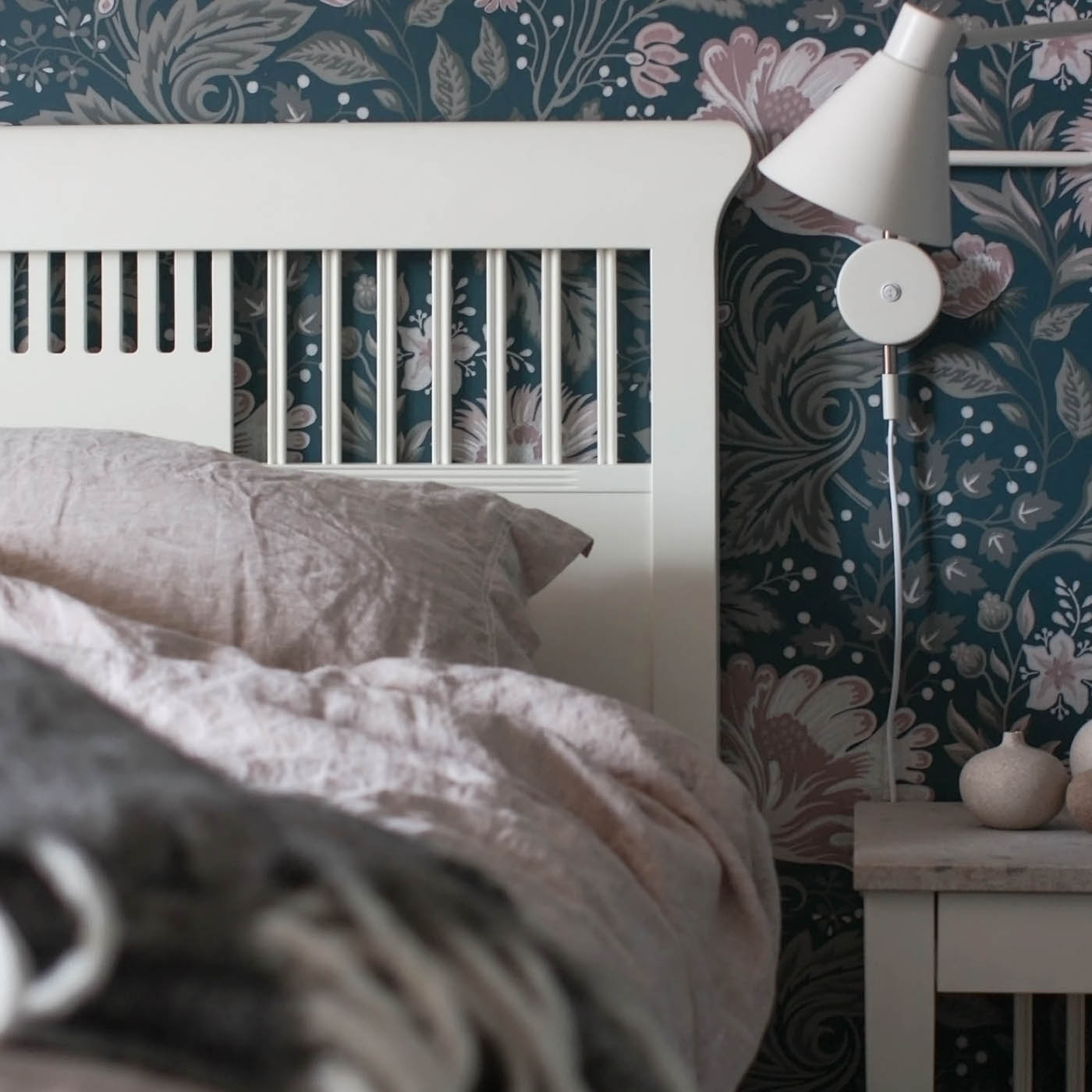 BED FRAME ALMA WHITE CARLSHAGA