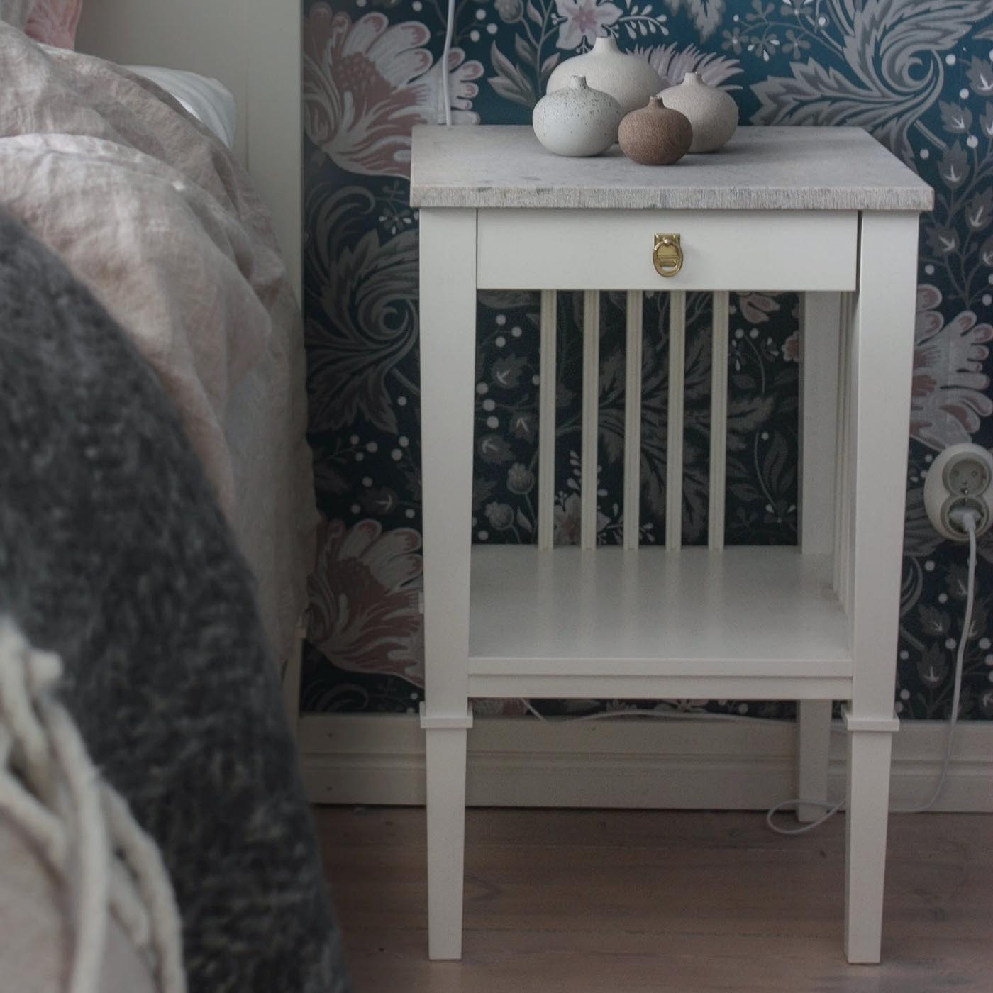 BEDSIDE TABLE ALMA LIMESTONE CARLSHAGA