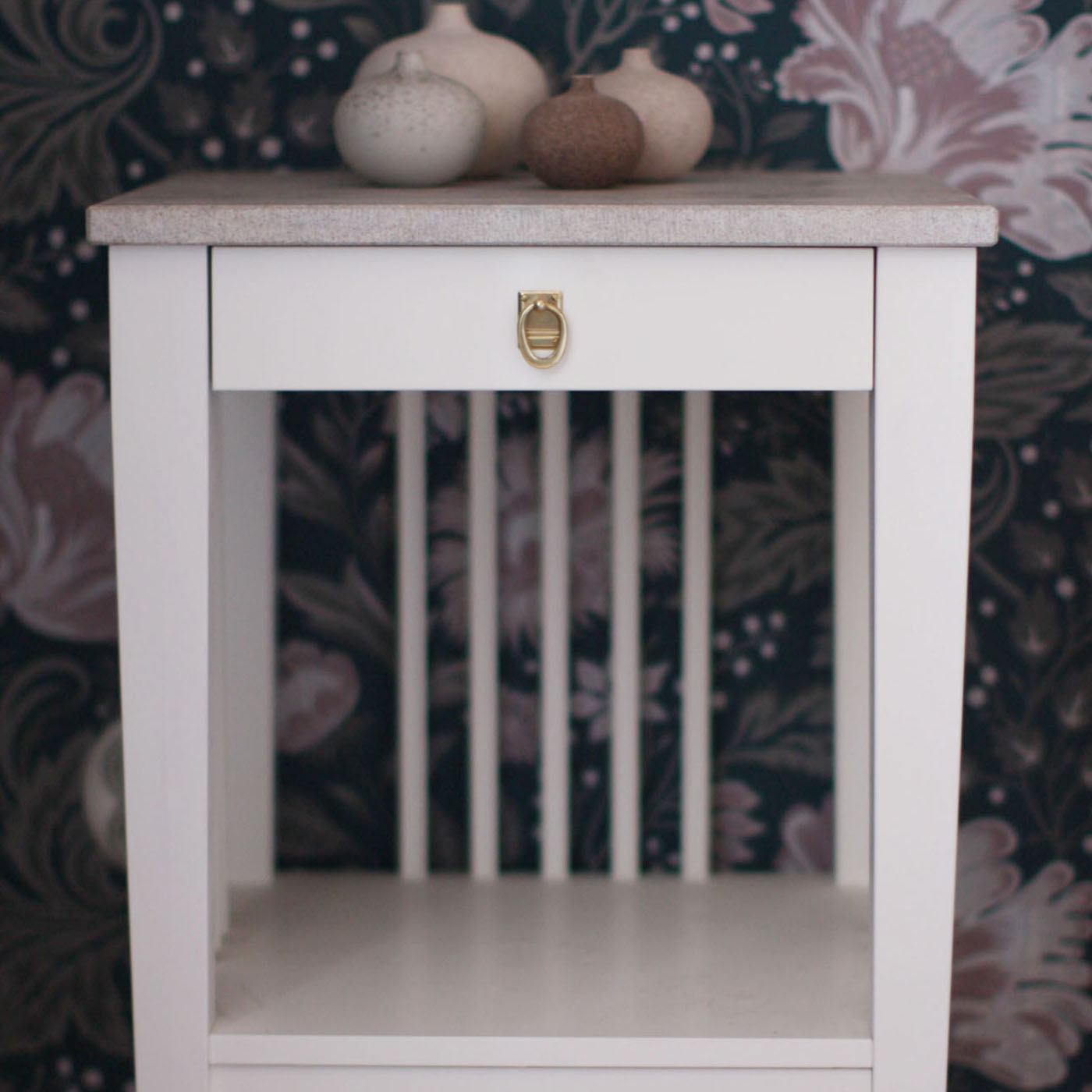 BEDSIDE TABLE ALMA LIMESTONE CARLSHAGA