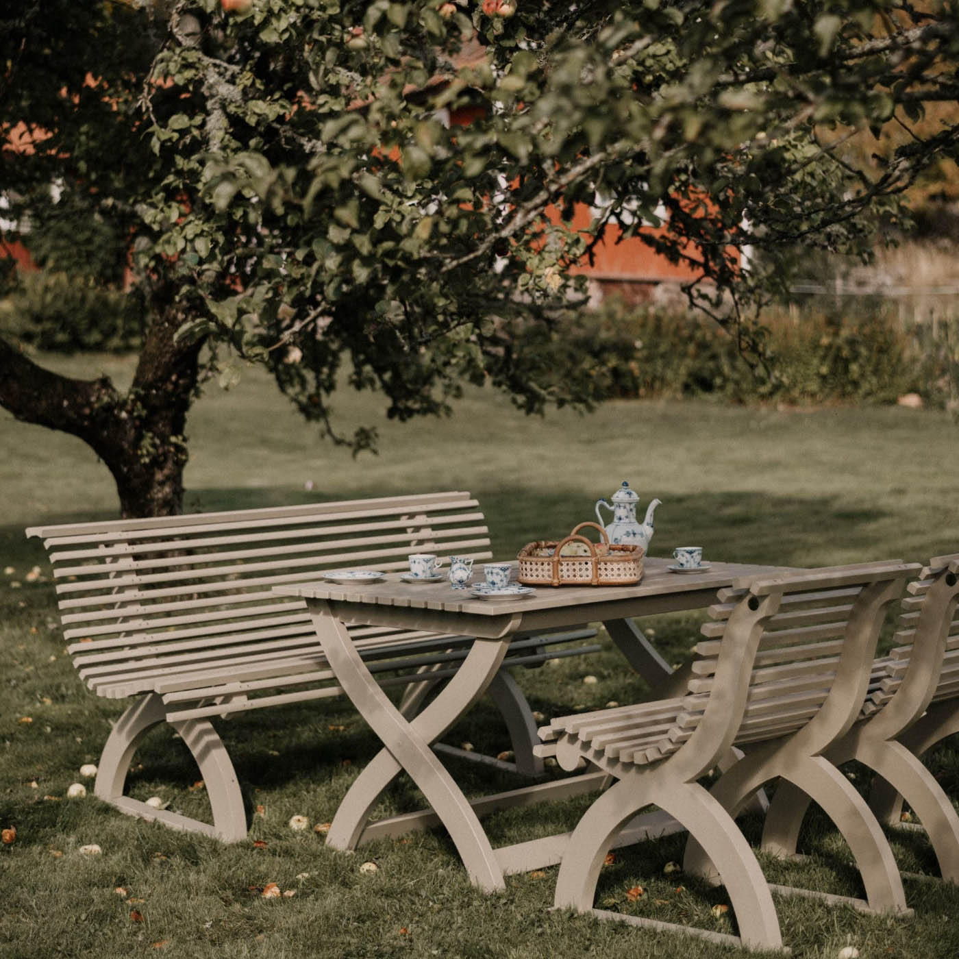 GARDEN TABLE ASTRID LINDEN GREEN CARLSHAGA