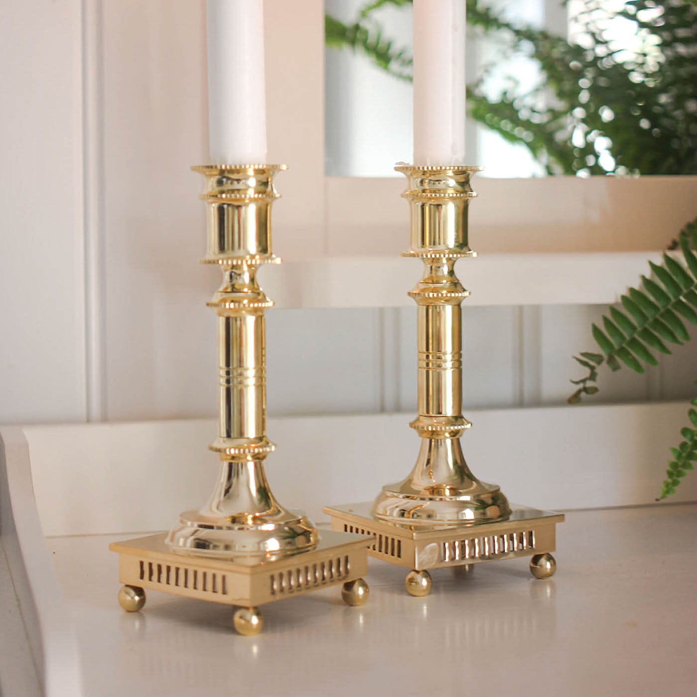 BRASS CANDLE HOLDER WITH BALL FEET MORELLS